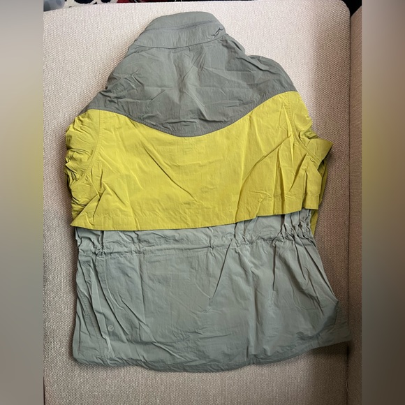 lululemon Evergreen Anorak Jacket - grey sage 6 - Picture 3 of 9